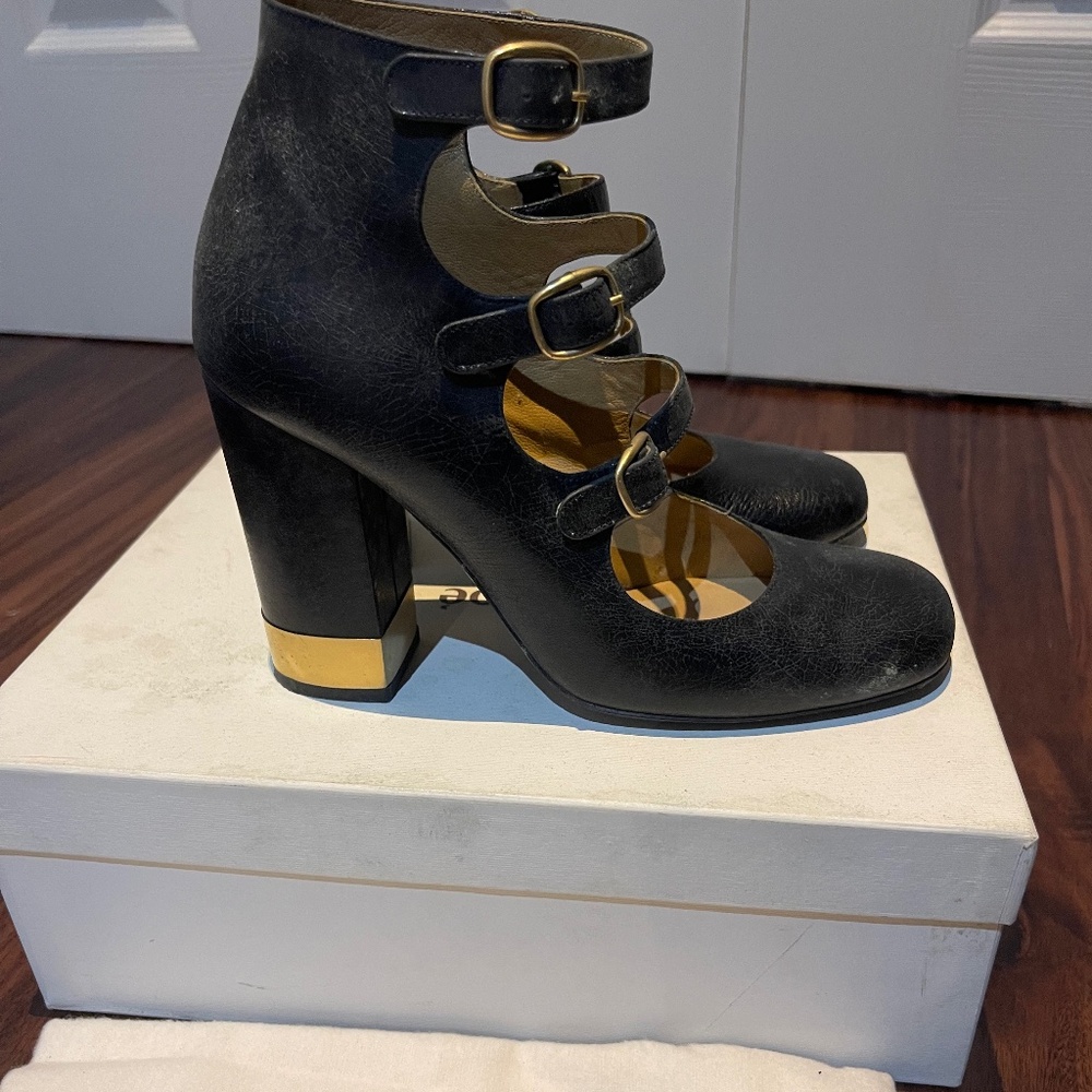Chloe black crackle leather high heel bootie sz 36